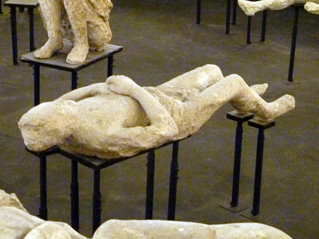 Pompeii Stabian Gate. September 2015. Plaster cast of supine man, victim number 13. 
Exhibit from the Summer 2015 exhibition in the amphitheatre.

