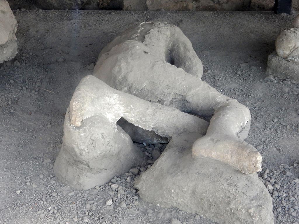 I.21.6 Pompeii. May 2016. Detail of plaster cast of victim 35. Photo courtesy of Buzz Ferebee.