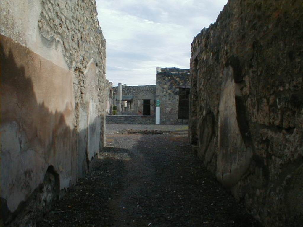 I.4.5 Pompeii. September 2004. Entrance,  looking east from fauces to atrium. 