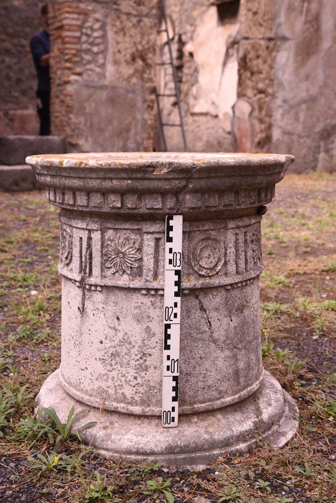I.4.25 Pompeii. September 2019. Room 47, puteal in atrium.
Foto Tobias Busen, ERC Grant 681269 DCOR.
