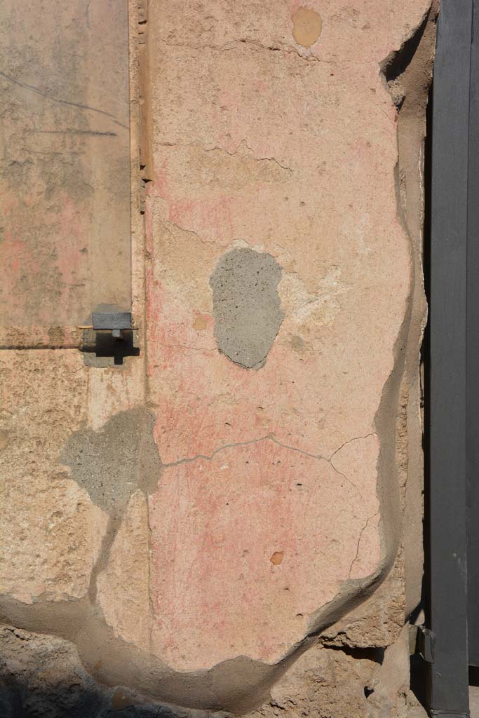 I.6.15 Pompeii. March 2019. Detail from lower west side of entrance doorway                
Foto Annette Haug, ERC Grant 681269 DCOR

