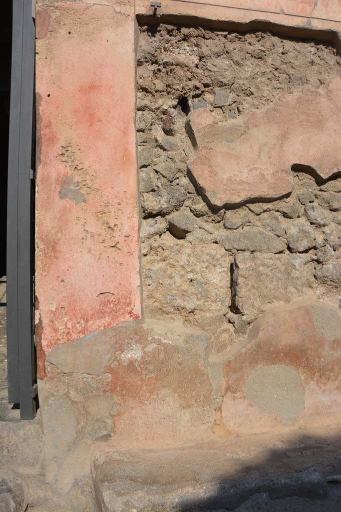 I.6.15 Pompeii. March 2019. Detail of lower front faade on east (right) side of entrance doorway.               
Foto Annette Haug, ERC Grant 681269 DCOR

