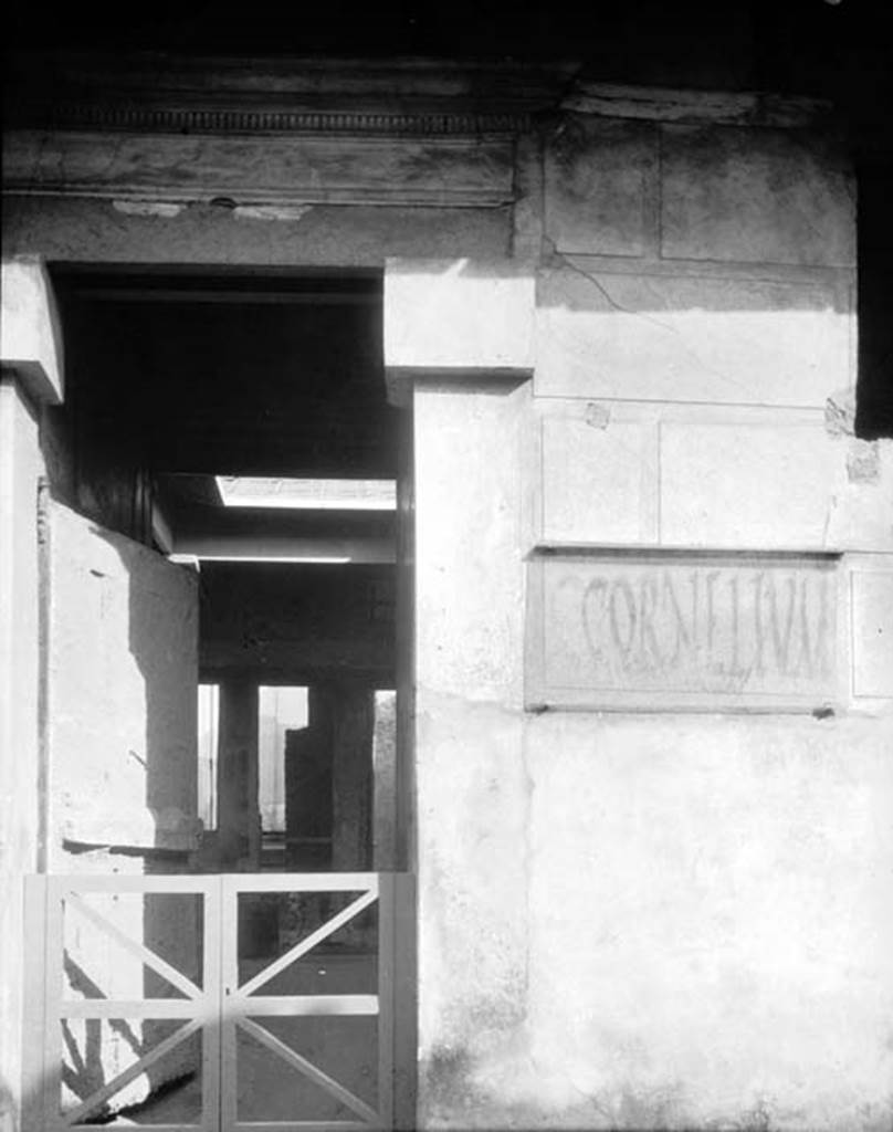 230809 Bestand-D-DAI-ROM-W.1443.jpg
1.6.15 Pompeii. W.1443. Entrance doorway, with graffito CIL IV 7190.
Photo by Tatiana Warscher. Photo  Deutsches Archologisches Institut, Abteilung Rom, Arkiv.