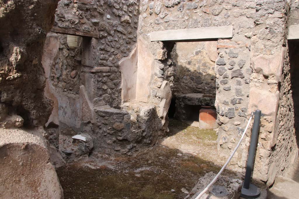 I.7.19 Pompeii. September 2021. 
Doorway to small garden area at rear of tablinum. Photo courtesy of Klaus Heese.
