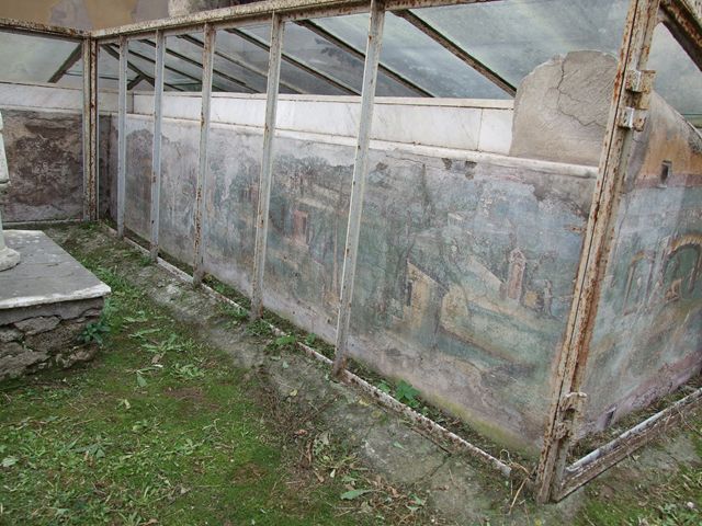 I.7.12 Pompeii. May 2017. Painted panel on inside of south end of the west side of summer triclinium. Photo courtesy of Buzz Ferebee.
