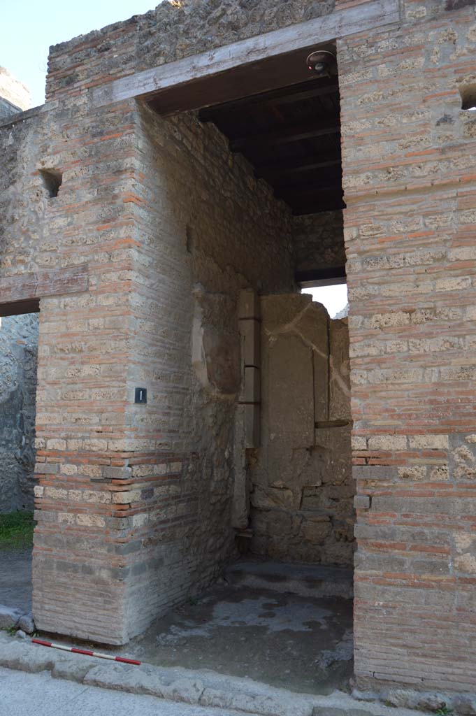 I.9.1 Pompeii. October 2017. Looking towards east side of entrance doorway.
Foto Taylor Lauritsen, ERC Grant 681269 DCOR.
