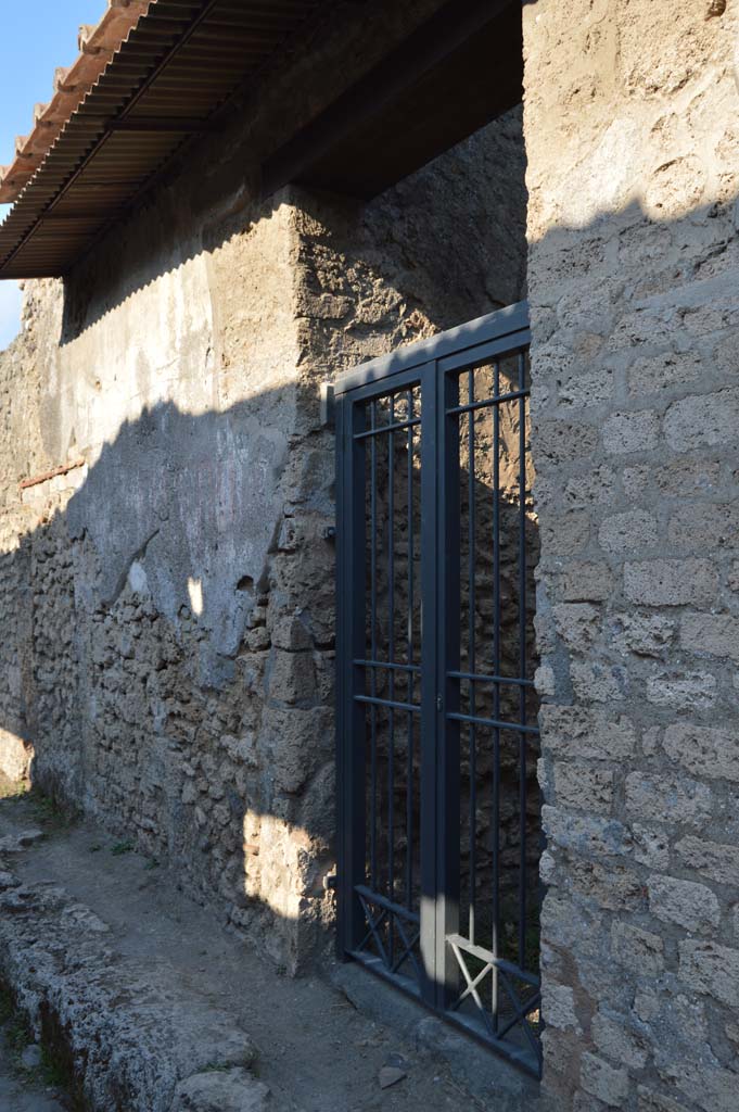 II.1.12 Pompeii. October 2017. Entrance doorway, looking towards north side.
Foto Taylor Lauritsen, ERC Grant 681269 DCOR.
