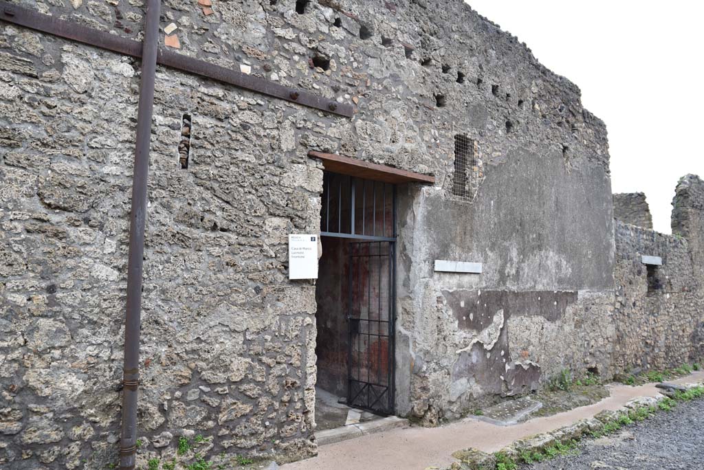 V.4.a Pompeii. March 2018. Looking south along front façade.
Foto Annette Haug, ERC Grant 681269 DÉCOR.

