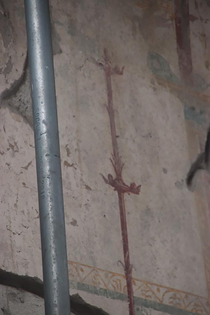 V.7.6 Pompeii. October 2023. 
Detail of painted candelabra on north wall of room on east side. Photo courtesy of Klaus Heese. 
