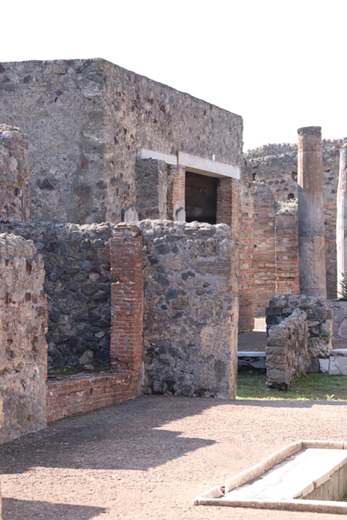 VI.7.18 Pompeii. October 2022. South side of atrium. Photo courtesy of Klaus Heese. 