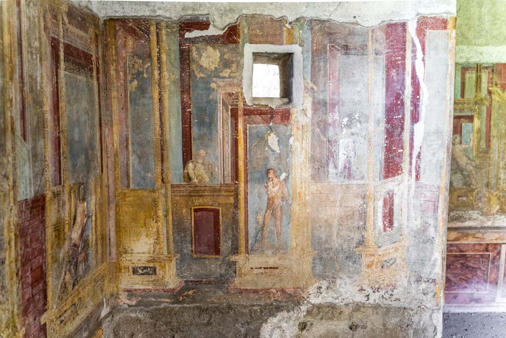 VI.7.23 Pompeii. July 2021. Looking towards south alcove, west wall with a painting of Marsyas with his hands tied behind his back.
The white lower area appears to never have been completed with the painted faux marble.
Photo courtesy of Johannes Eber.
