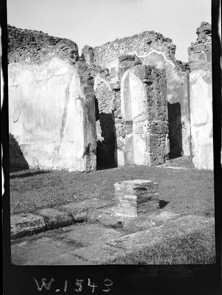 VI.11.9 Pompeii. W.1543. 
Looking north-west across atrium towards rooms 7, 8 and entrance to corridor 15, on right. 
Photo by Tatiana Warscher. Photo  Deutsches Archologisches Institut, Abteilung Rom, Arkiv.
