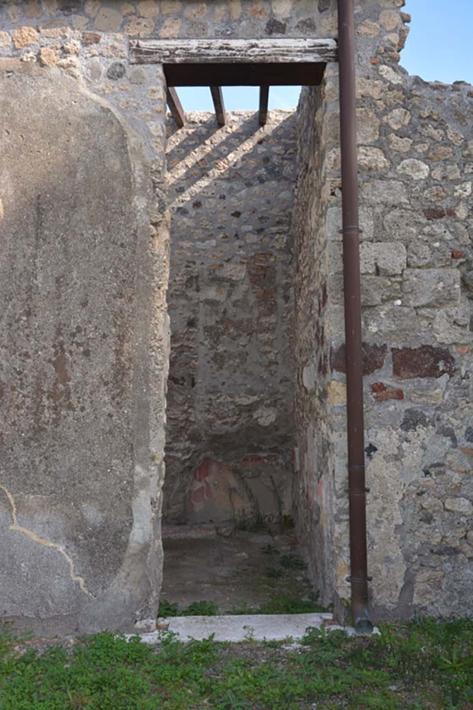VI.11.9 Pompeii. October 2017. Room 29, looking east towards doorway from atrium of VI.11.9.
Foto Annette Haug, ERC Grant 681269 DCOR
(Note: for more photos of this room, see VI.11.10 room 29).


