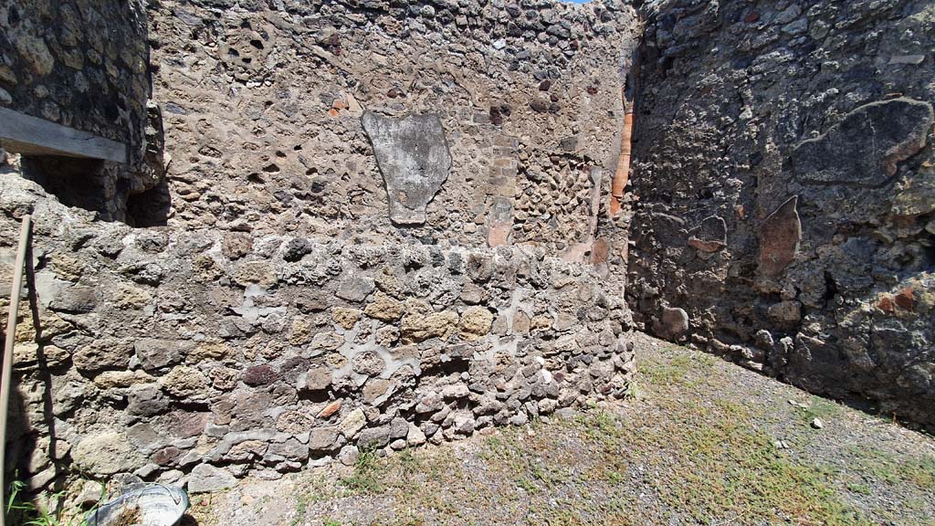VI.14.36 Pompeii. July 2021. 
North wall of rear room, on the right would have been the access from the kitchen to the stairs against the east wall of the rear room.
Foto Annette Haug, ERC Grant 681269 DÉCOR.
