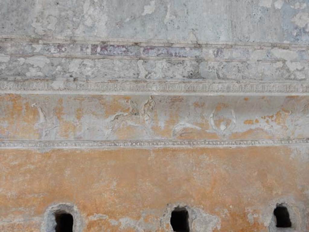 VII.5.24 Pompeii. May 2015. Detail of east wall of changing room (14). Photo courtesy of Buzz Ferebee.
