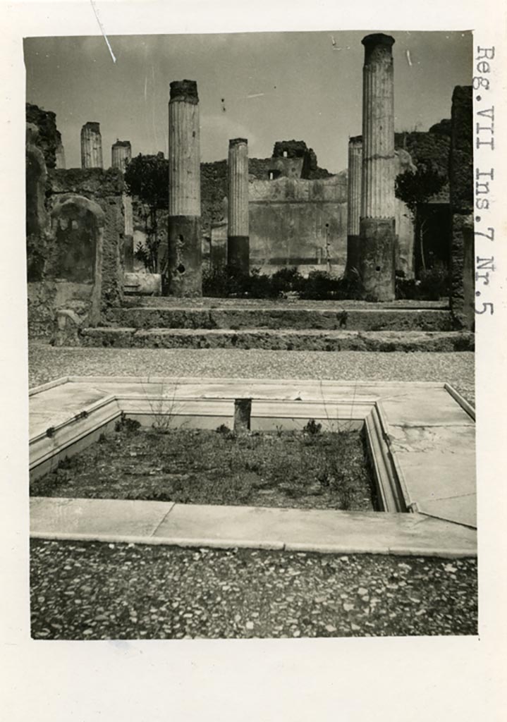 VII.7.5 Pompeii. Pre-1937-39. Looking north across impluvium in atrium (b), towards peristyle (l).
Photo courtesy of American Academy in Rome, Photographic Archive. Warsher collection no. 1442.
