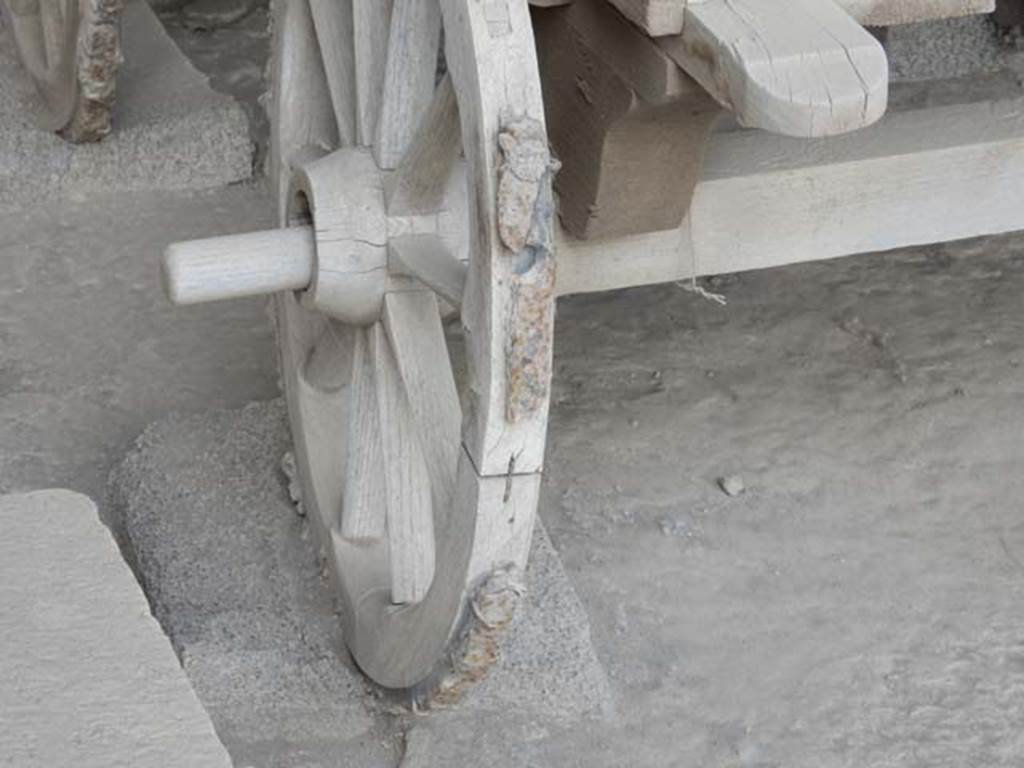 VII.7.29 Pompeii. May 2015. Left front wheel of cart. Photo courtesy of Buzz Ferebee.