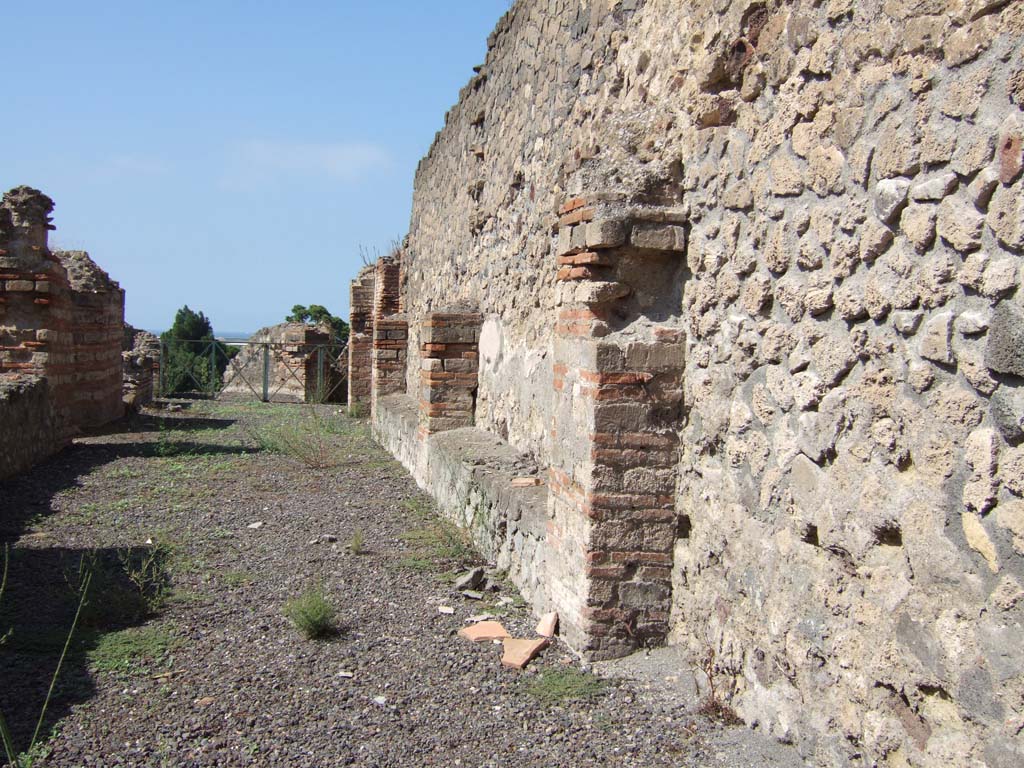 VIII.2.20 Pompeii. September 2005. Looking west from entrance doorway.