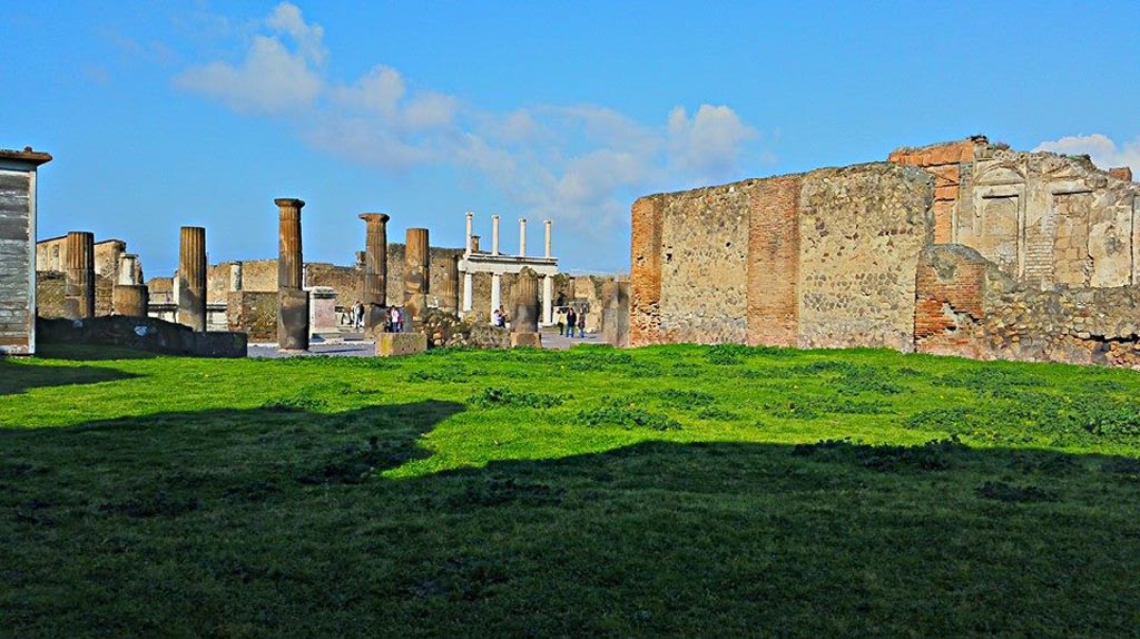 VIII.3.1 Pompeii. 2015/2016. 
Looking west towards entrances at VIII.3.32, centre left, and VIII.3.33, in centre, on east side of the Forum. Photo courtesy of Giuseppe Ciaramella.
