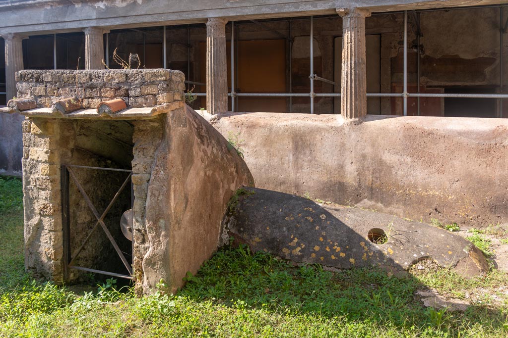 Villa of Mysteries, Pompeii. October 2023. Crypt in peristyle. Photo courtesy of Johannes Eber.