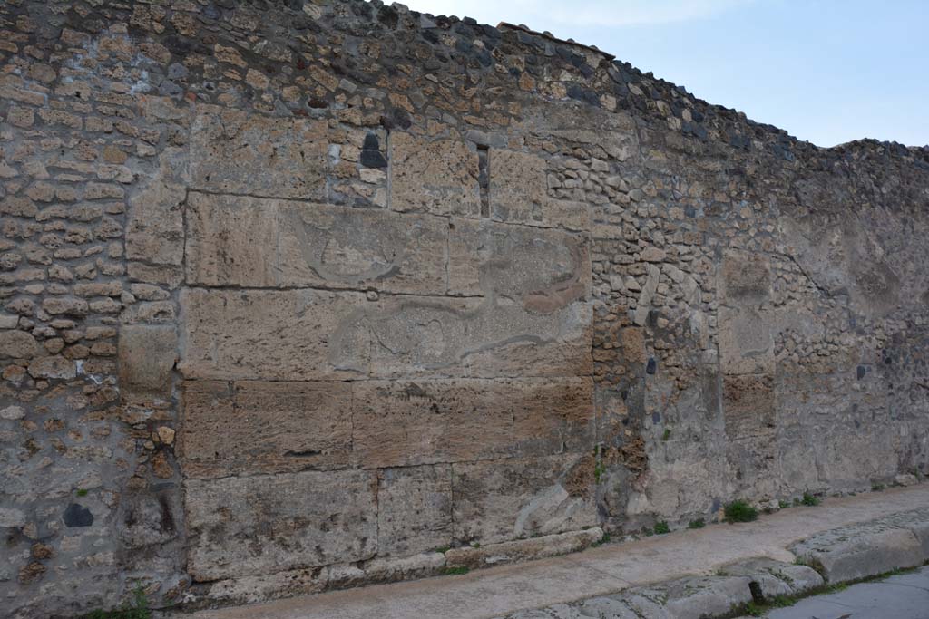 Vicolo del Menandro, Pompeii. March 2018. Detail of block work on south perimeter wall of Insula.  
Foto Tobias Busen, ERC Grant 681269 DCOR.
