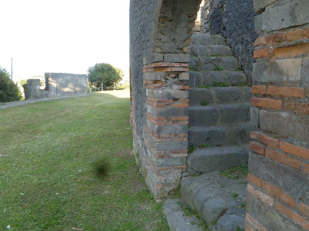 T6 Pompeii. Tower VI. May 2011. Looking east from amphitheatre to West side of tower. Photo courtesy of Michael Binns.
