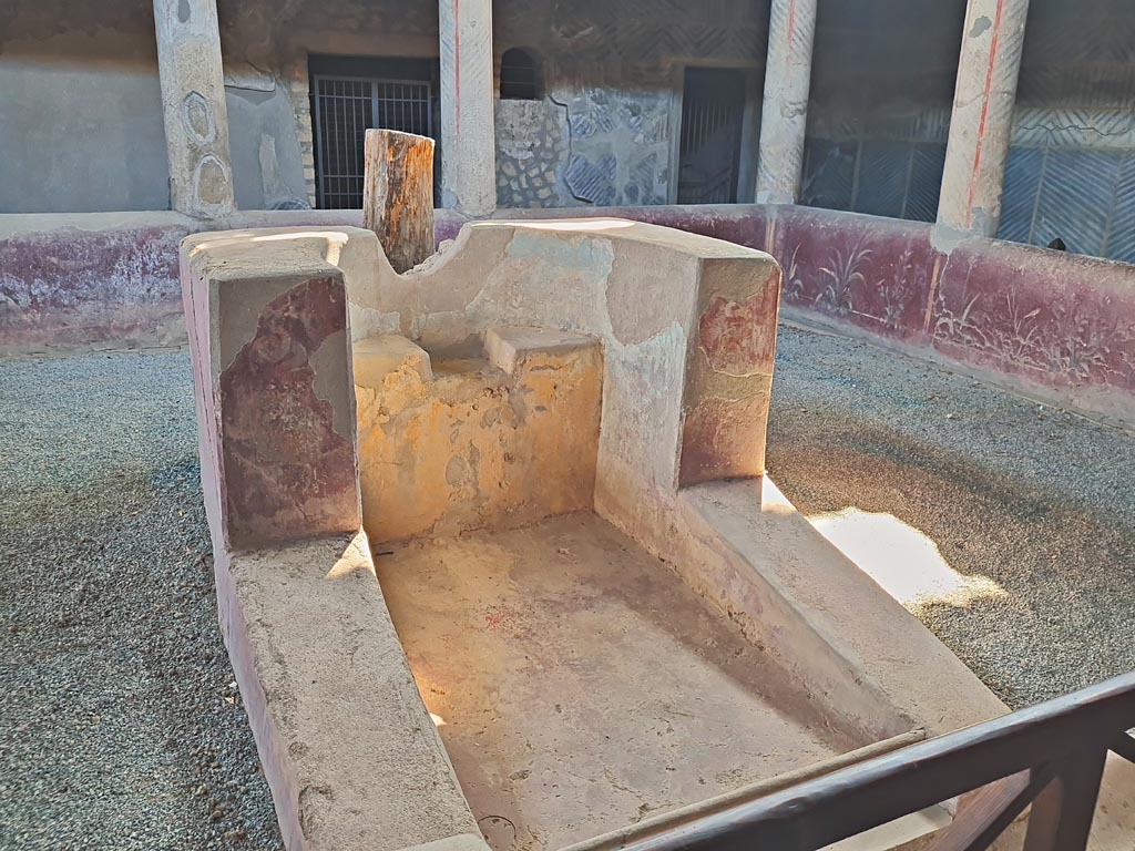 Oplontis Villa of Poppea, October 2023. Room 32, looking south-east across detail of fountain. Photo courtesy of Giuseppe Ciaramella. 

