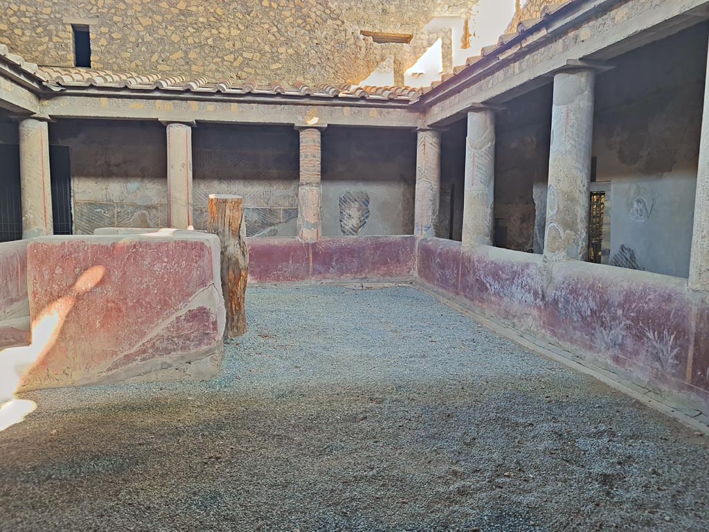 Oplontis Villa of Poppea, October 2023. Room 32, looking towards north wall and pluteus.  Photo courtesy of Giuseppe Ciaramella. 