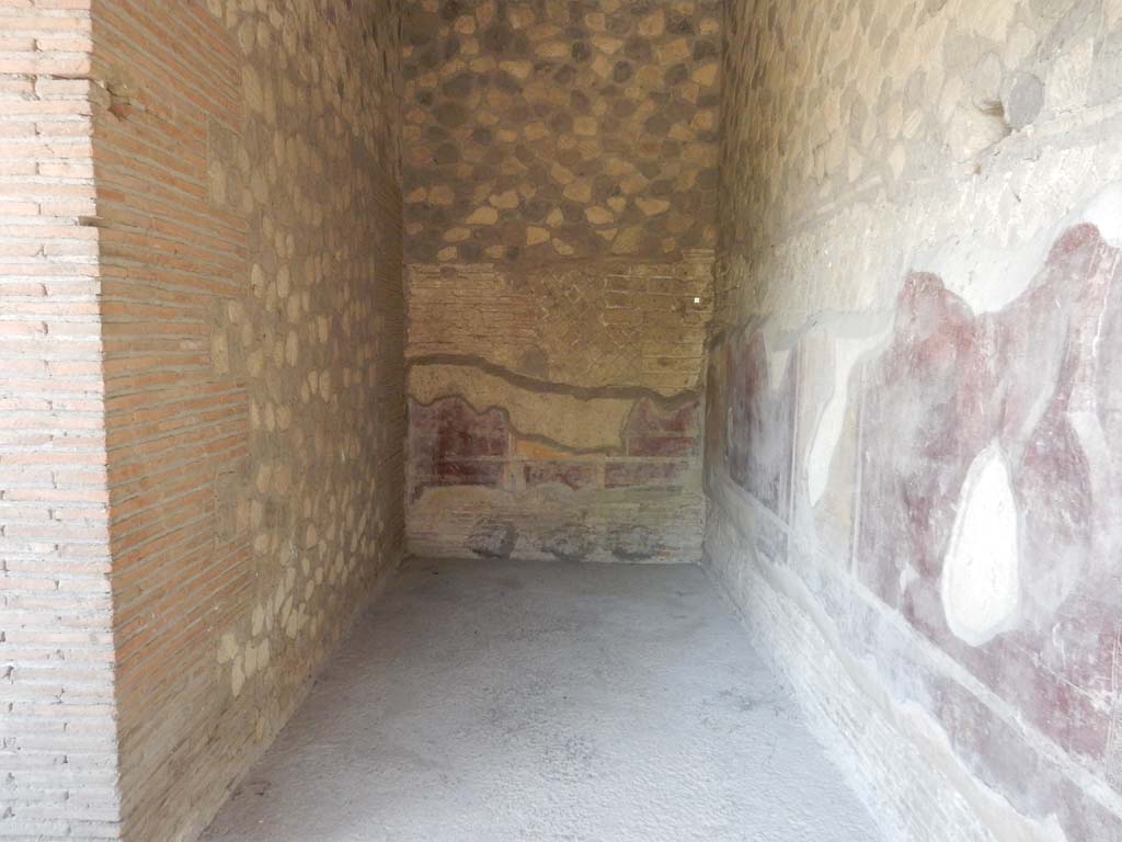Stabiae, Villa Arianna, June 2019. Room F, looking south from doorway. Photo courtesy of Buzz Ferebee.