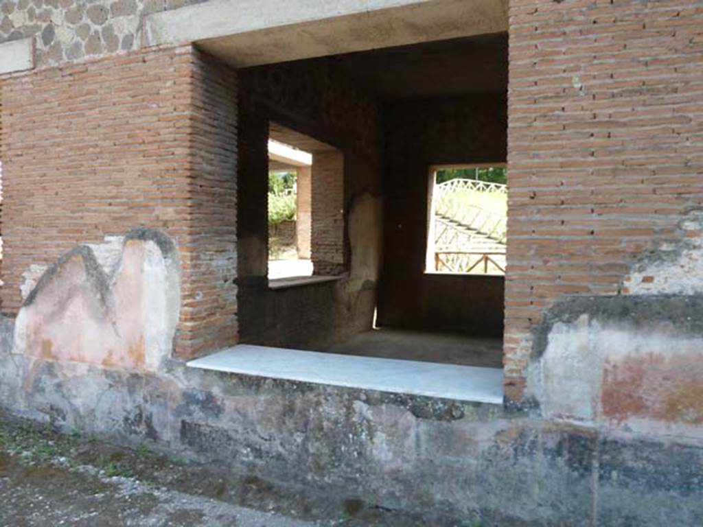 Stabiae, Villa Arianna, September 2015. Room E, window from terrace, looking south into room with three windows.