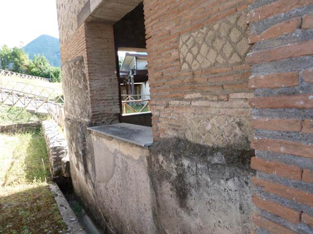 Stabiae, Villa Arianna, September 2015. Garden D, looking south along exterior wall of room E, with window.