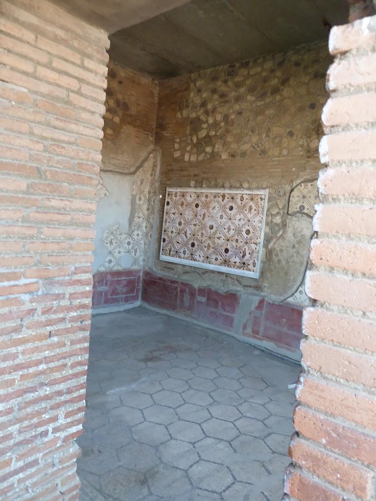 Stabiae, Villa Arianna, September 2015. Doorway to room 9 a diaeta, in corridor 8, looking south-west.