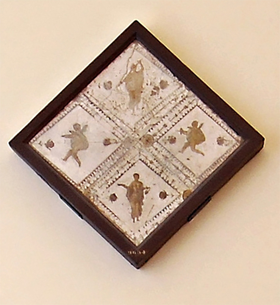 Stabiae, Villa Arianna. Found 22nd February 1760. Room 9. Four diamond shaped fragments of wall painting.
Now in Naples Archaeological Museum. Inventory number 9654.
