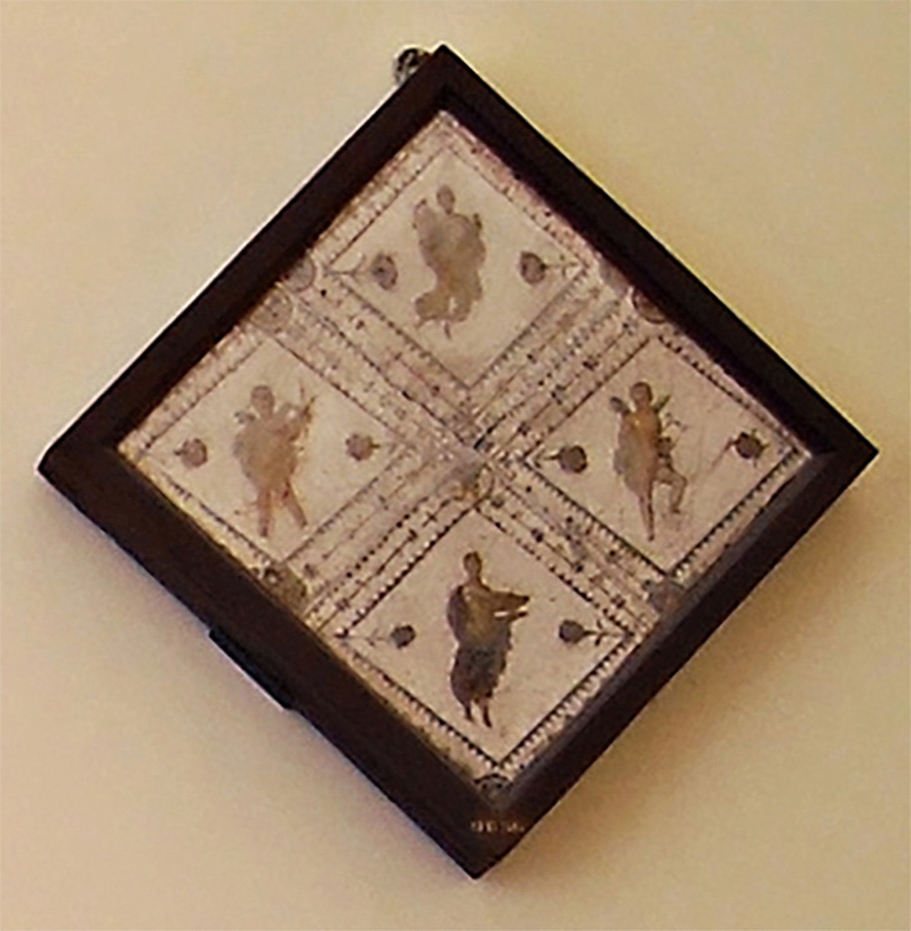 Stabiae, Villa Arianna. Found 22nd February 1760. Room 9. Four diamond shaped fragments of wall painting.
Now in Naples Archaeological Museum. Inventory number 9656.

