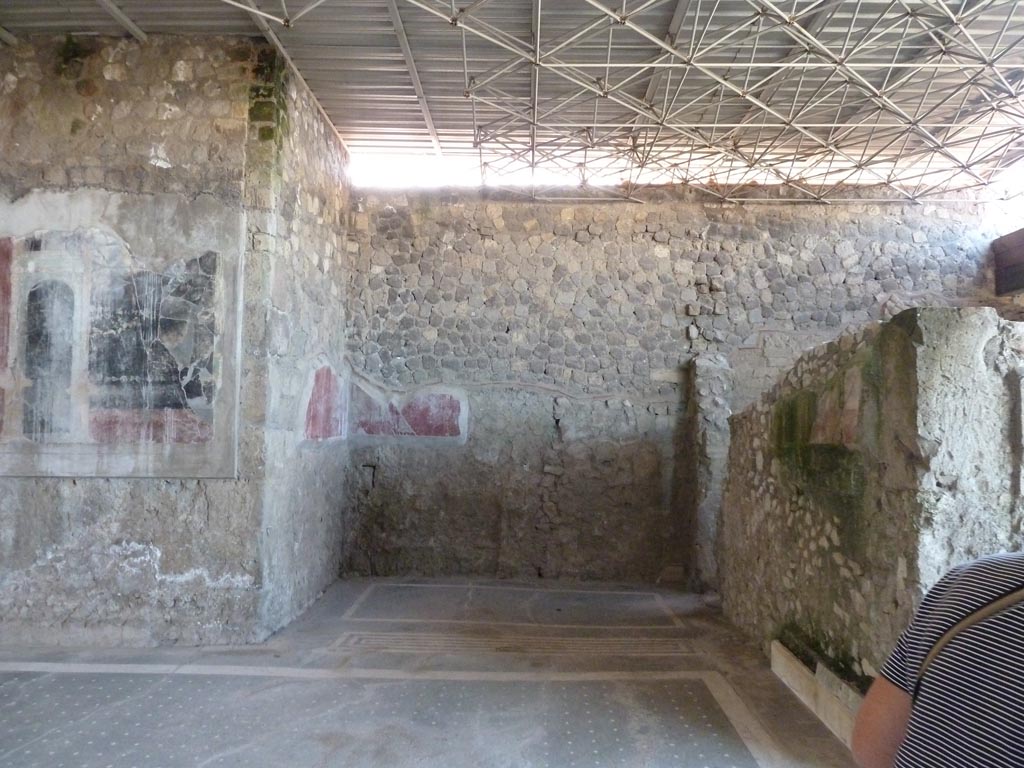 Stabiae, Villa Arianna, September 2015. Room 24, looking across the atrium towards the west ala.