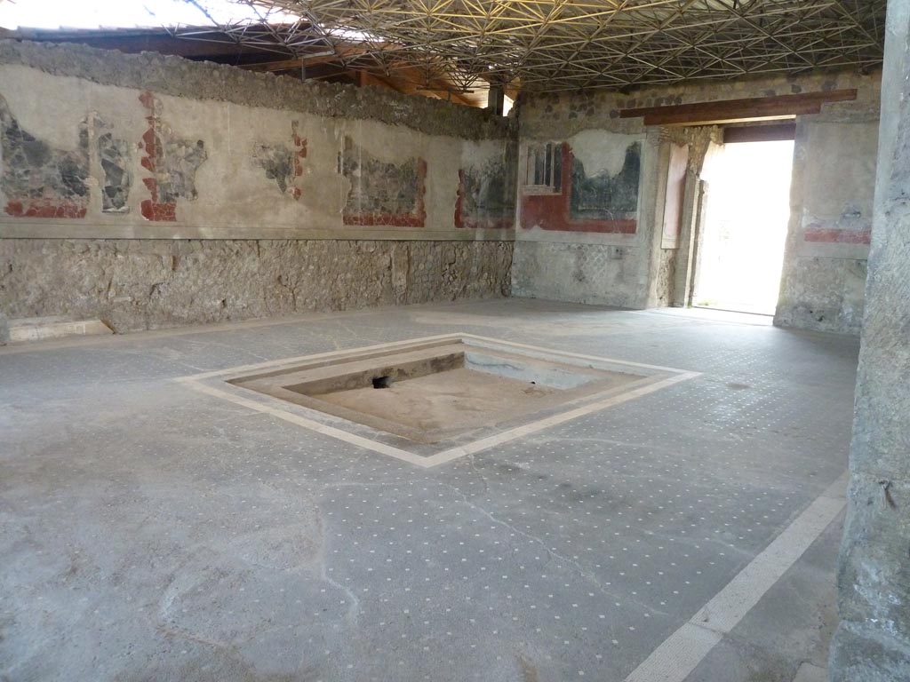 Stabiae, Villa Arianna, September 2015. Room 24, looking south-east across atrium, from near room 23.
