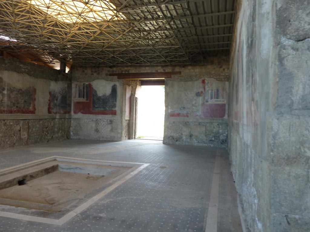 Stabiae, Villa Arianna, September 2015. Room 24, looking towards south wall of atrium, from north-west corner.