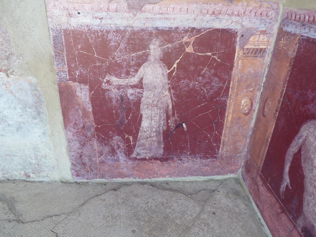 Stabiae, Villa Arianna, September 2015. Room 17, painted figure from zoccolo on south wall in south-west corner.