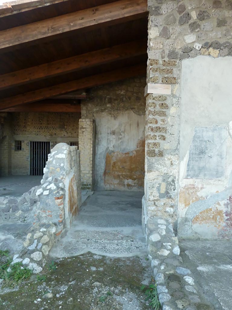 Stabiae, Villa Arianna, September 2015. Room 40, entrance doorway.