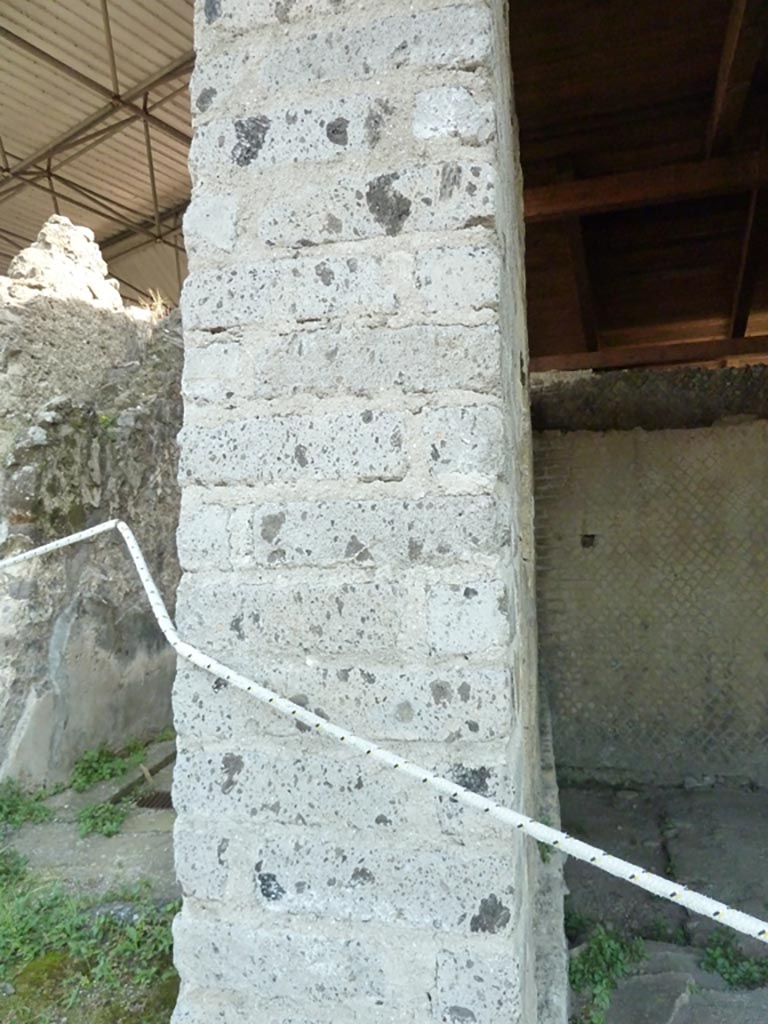 Stabiae, Villa Arianna, September 2015. 
Room 32, pilaster forming end wall of Villa Arianna with Secondo Complesso (Villa B) to the left.
