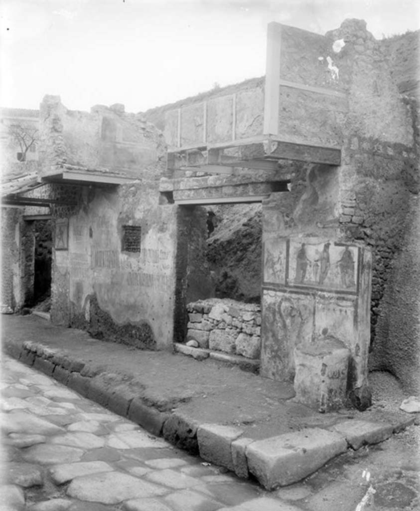 Street altar outside IX.12.7 Pompeii. Early 20th century view looking north-west on Via dellAbbondanza.
Foto Taylor Lauritsen, ERC Grant 681269 DCOR.




