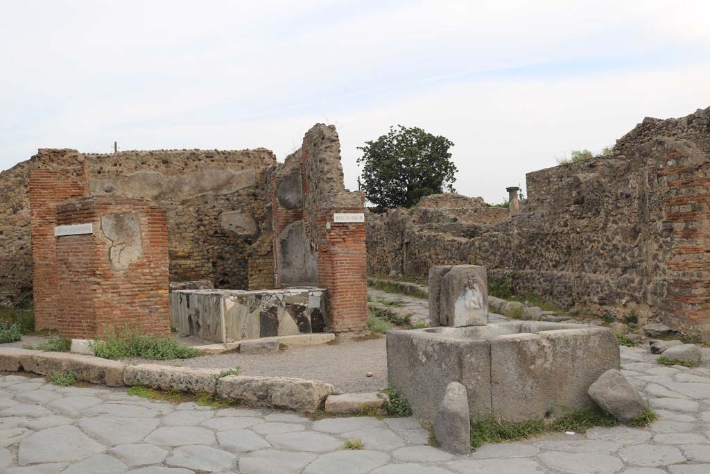 Fountain outside VI.3.20 Pompeii. December 2018. Looking north on Via Consolare. Photo courtesy of Aude Durand.
