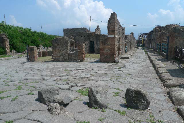 Castellum Aquae Pompeii. July 2012. Looking towards east side along water channel.
Photo courtesy of Sharon M. Wolf.
