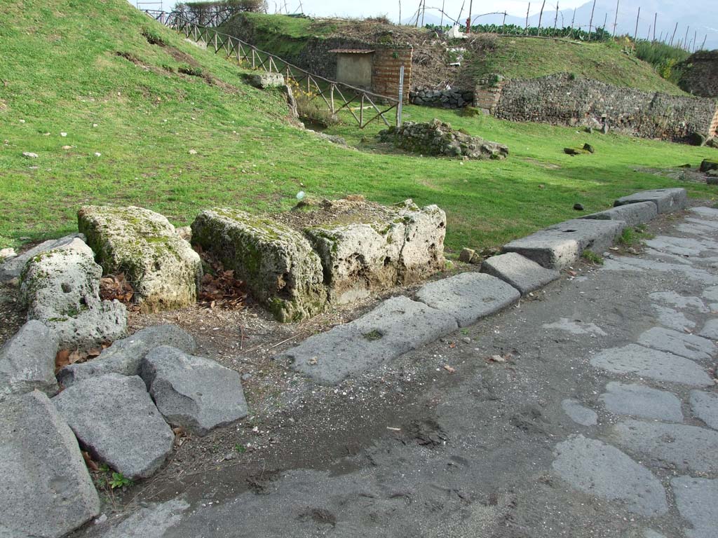 Vesuvian Gate Pompeii. December 2006. Detail of east side of area C.