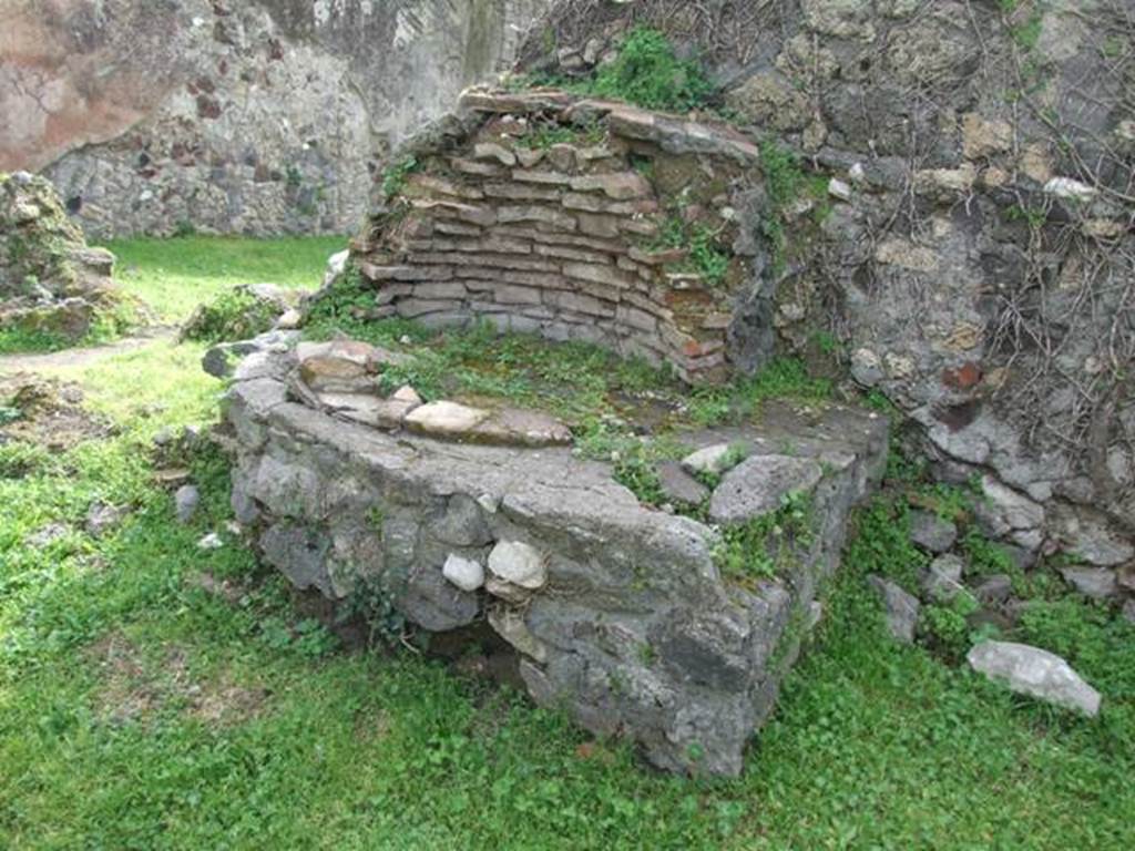 VII.3.4 Pompeii. March 2009. Small Oven on west side of yard.
According to Boyce –
In an open space in the rear is an oven and near the oven was found a faded painting of the serpents
(le vestigie della pittura dei serpenti).
Boyce quoted the reference Bull. Inst., 1868, 44.
See Boyce G. K., 1937. Corpus of the Lararia of Pompeii. Rome: MAAR 14. (p.63, no.258).
