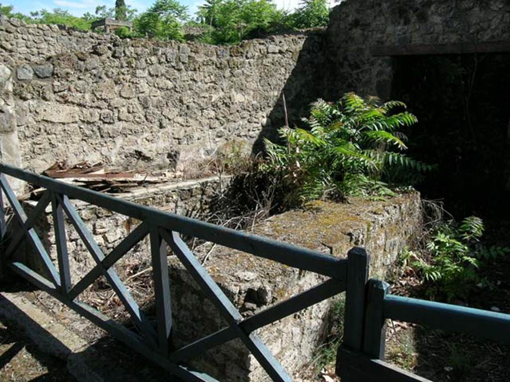 I.1.2 Pompeii. June 2006. Looking across the counter area. Photo courtesy of Nicolas Monteix.