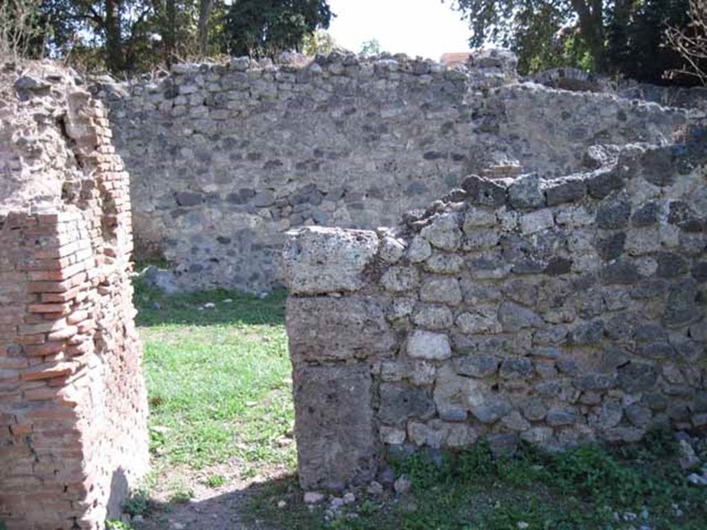 I.1.4 Pompeii. September 2010. South wall of rear room, with doorway leading into I.1.3.