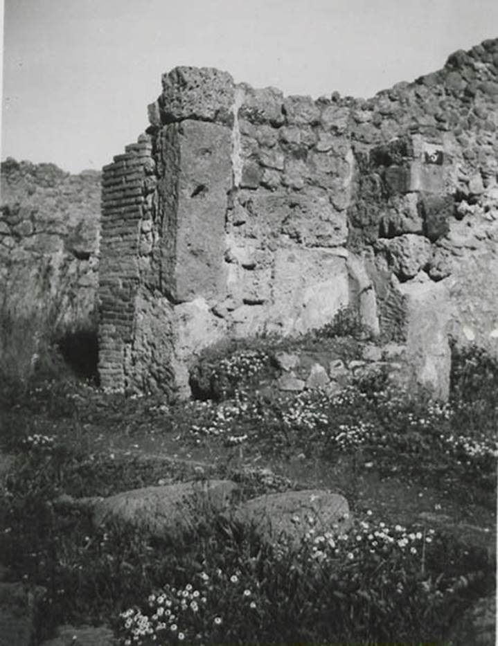 10104-5-warscher-codex-73-640.jpg
I.1.5 Pompeii. 1936, taken by Tatiana Warscher. Looking towards remains of bench on north side of entrance doorway on Via Stabiana. 
See Warscher T., 1936. Codex Topographicus Pompeianus: Regio I.1, I.5. (no.13), Rome: DAIR, whose copyright it remains.

