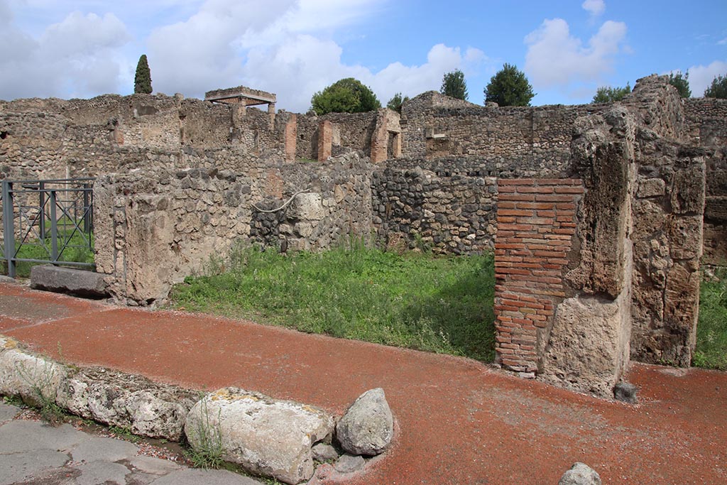 I.1.6 Pompeii. October 2024. Looking towards entrance doorway on east side of Via Stabiana. Photo courtesy of Klaus Heese.