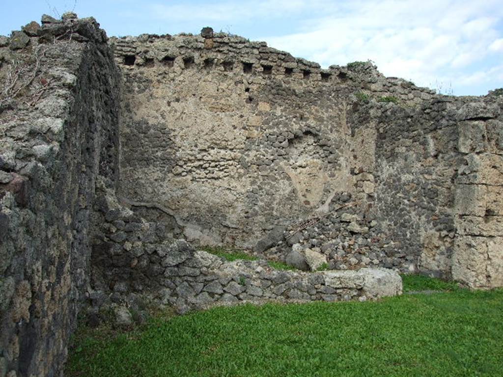 I.2.6 Pompeii.  December 2006.  Looking north to remains of windowed triclinium on north side of atrium.